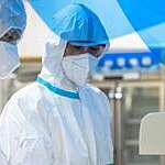 Two male doctors were doing reagent tests in the lab